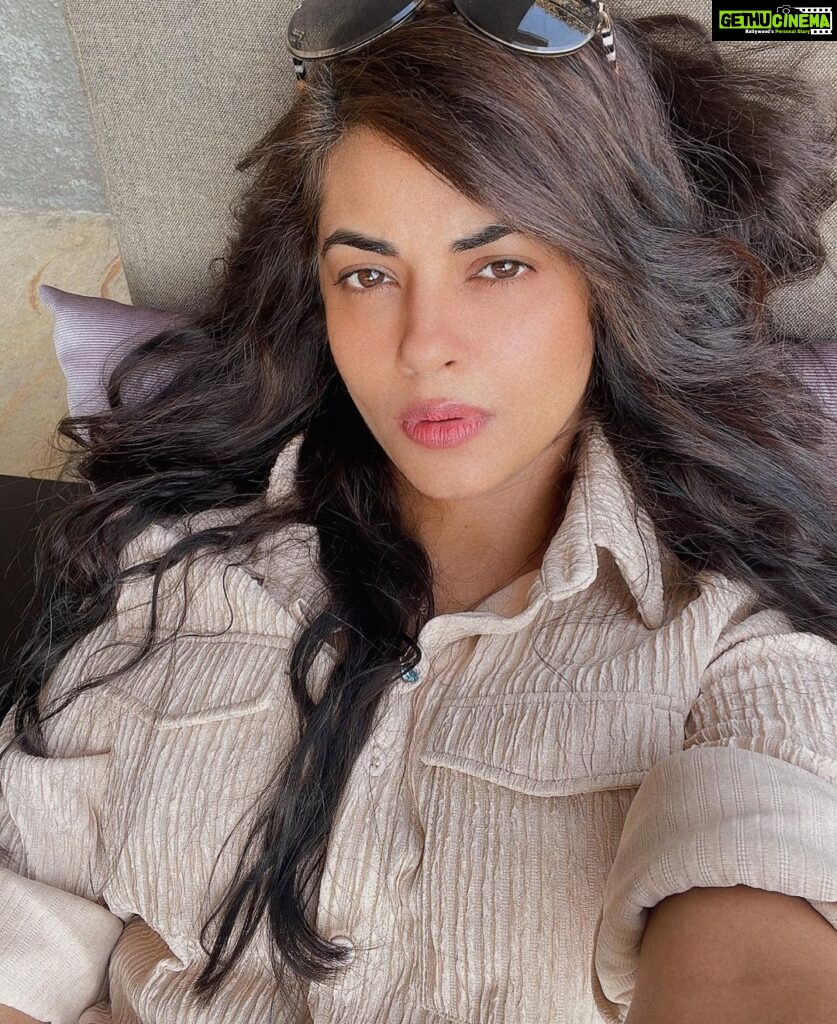 Meera Chopra Instagram - A good hair day and a holiday 😜