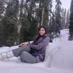Meera Chopra Instagram – Snowy holiday!! 
#beautifulkashmir #gulmarg #snow #mountains #travelpics #holiday #solotraveller Gulmarg, Kashmir
