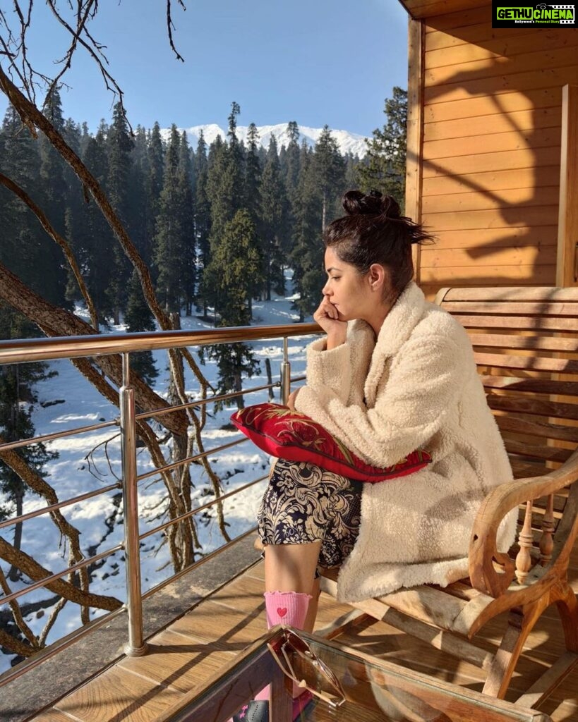 Meera Chopra Instagram - Getting addicted to the scenery!! #travel #solotrips #tranquility #snow #mountains #mountaingirl #peace #instapic #traveladdict #beautifulnature #kashmir #gulmarg #wintermood Gulmarg, Kashmir
