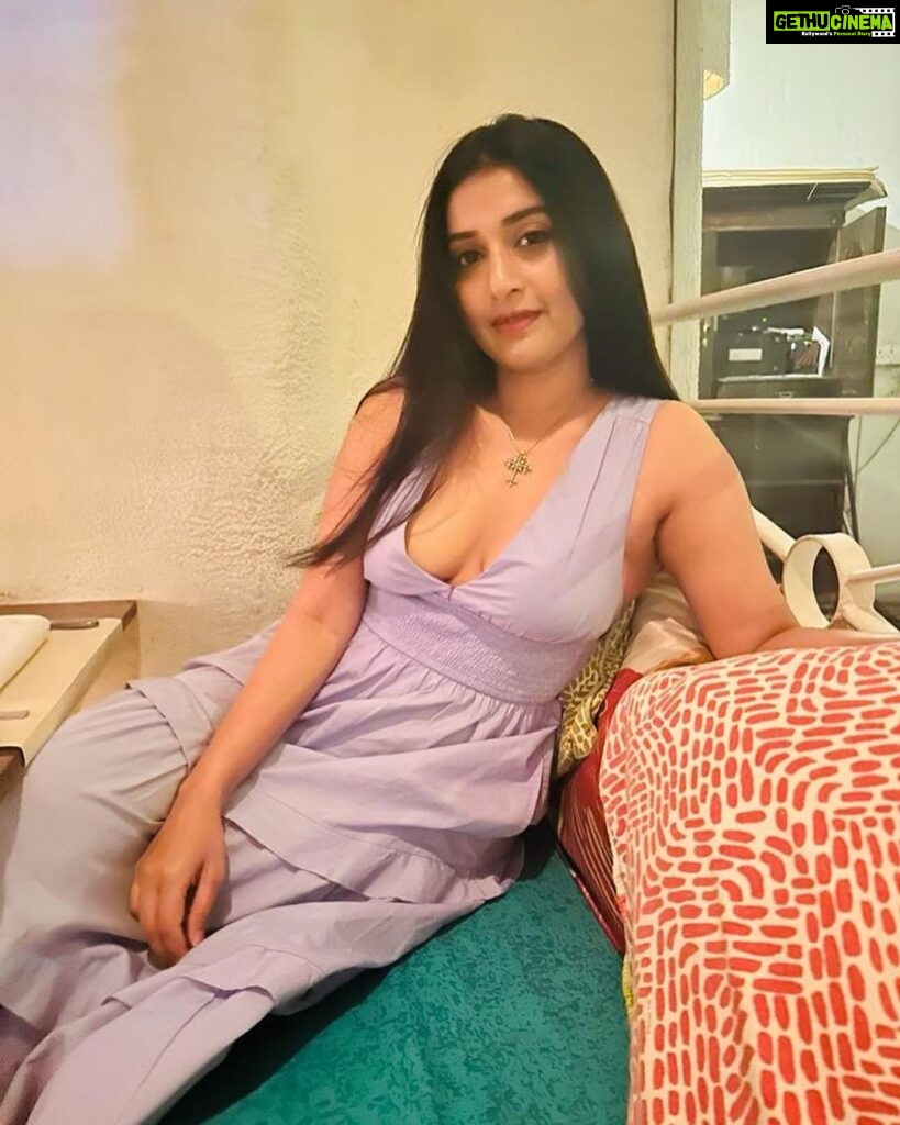 Meera Jasmine Instagram - She may be the song that summer sings… May be the chill that autumn brings … May be a hundred different things… Within the measure of a day…♾️ #Being #Mood #OnwardsAndUpwards #She #MJ