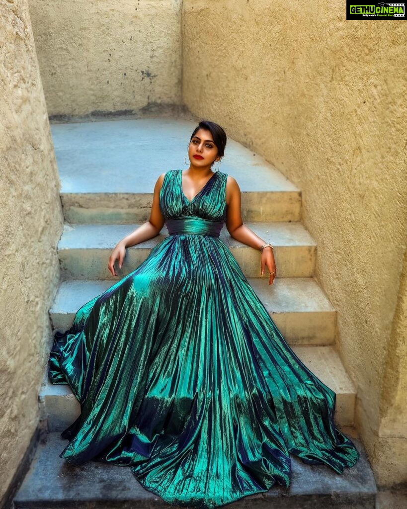 Meera Nandan Instagram - The Soleil Neige series. Happy women’s day 💚 . PC @dubaiphotographer Makeup @unnips Hair @sajithandsujith Costume @designer_24uae Styling @dinstyling . #happywomensday #thesoleilneigeseriesbymeeranandan #photoshoot #dubai #mydubai Down Town Dubai