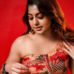 Meera Nandan Instagram - No Monday blues here! @jiksonphotography @unnips @labelpallavinamdev @srindaa #bolechudiyan #allsmiles #happy #instagood #love #picoftheday #laughter #kochi #positivevibes Kochi, India
