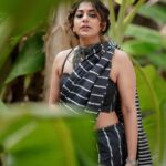 Meera Nandan Instagram - 🖤 . 📸 @jiksonphotography MUH @unnips Styling @srindaa Saree @roukabysreejithjeevan . #black #newshoot #instagood #saree #love #positivevibes #kerala #kochi #allheart #dubai #indian #sareelove #friday Kochi, India