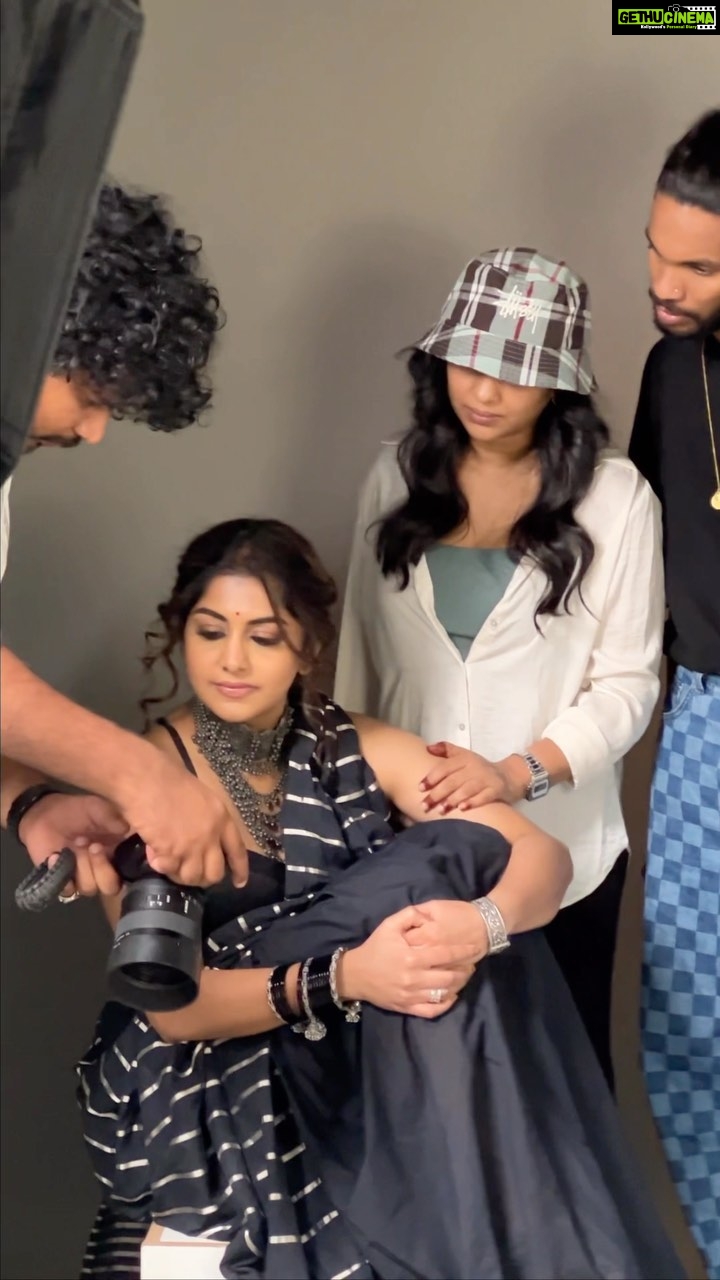 Meera Nandan Instagram - BTS - fun and laughter with these ones 🤪✨ @unnips @srindaa @jiksonphotography #bts #funtimes #instagood #reels #reelsinstagram #newshoot #happytimes #laughter #positivevibes #kochi #btsreels