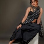 Meera Nandan Instagram - 🖤 . 📸 @jiksonphotography MUH @unnips Styling @srindaa Saree @roukabysreejithjeevan . #black #newshoot #instagood #saree #love #positivevibes #kerala #kochi #allheart #dubai #indian #sareelove Kochi, India