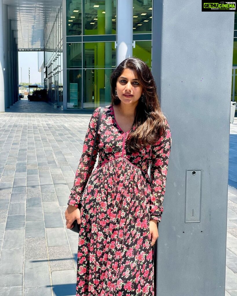 Meera Nandan Instagram - Playing with the sunlight 🌞 #wednesday #blah #love #sunlight #shadows #happy #allheart #floral #instagood #instalove #positivevibes Dubai, United Arab Emirates