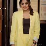 Meera Nandan Instagram - 🌻 📸 @ullas_cinematographer #sunflower #instagood #wednesday #picoftheday #happy #happycolour #yellow #mellowyellow #positivevibes #instagram #work Dubai, United Arab Emirates