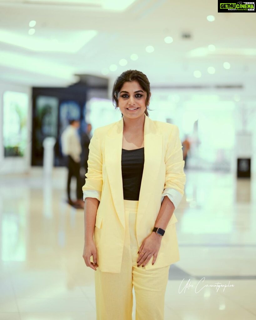 Meera Nandan Instagram - Remember to smile .. always .. International Happiness Day 💛 📸 @ullas_cinematographer #internationalhappinessday #happyness #findyourhappy #love #yellow #allheart #positivevibes #instagood #picoftheday #mondayblues Dubai, United Arab Emirates