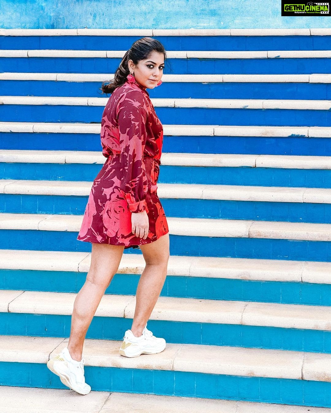 Meera Nandan Instagram - …and then someone said ‘Palat’ 😜 @iarjunphotography #happy #herestochange #walkingahead #forward #onward #thisyear #happiness #love #dubai #jbr #mydubai #positivevibes #instagood Dubai, United Arab Emirates