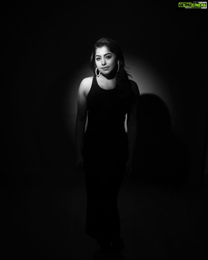 Meera Nandan Instagram - Black or white? What’s your mood today? @jiksonphotography @unnips @srindaa #black #white #bnw #monochrome #instagood #love #colour #bnwphotography #positivevibes Dubai, United Arab Emirates