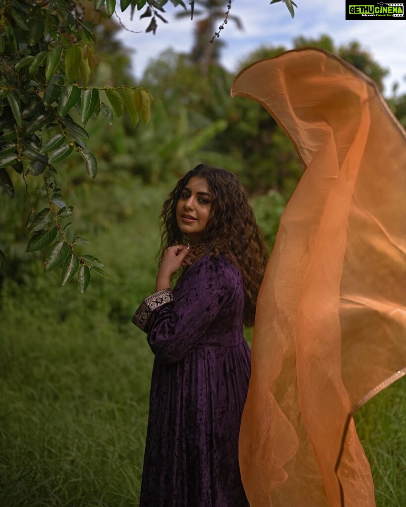 Meera Nandan Instagram - Just feeling playful 💜 @parvathy.prasad_ @unnips @resha_by_rehana_shana @bcos_its_silver #onlylove #playful #kerala #kochi #green #violet #violetevergarden #instagood #positivevibes #happyweekend #sunday #love #allheart #fun #funday #romance Dubai, United Arab Emirates