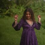 Meera Nandan Instagram - Tough? Laugh it off.., keep going 💜 @parvathy.prasad_ @unnips @resha_by_rehana_shana @bcos_its_silver #onlylove #laughter #kerala #kochi #green #violet #violetevergarden #instagood #positivevibes #happyweekend #friyay #love #allheart Dubai, United Arab Emirates