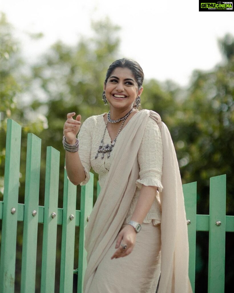 Meera Nandan Instagram - Laughter/drama ? What’s your take? #cwc #asianet #newshow #smile #allsmiles #laughter #happy #positivevibes #instagood #love @unnips @hazilmjalal @bcos_its_silver @alka.hari Kochi, India