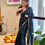 Meera Nandan Instagram – Who said you can’t wear black saree for onam 😁🖤

ഉത്രാടദിനാശംസകൾ 🌼

#onam #blacksaree #love #onamwishes #happyonam #onamindubai #pravasi #naadu #happy #instagood #kerala #positivevibes #allsmiles Dubai, United Arab Emirates