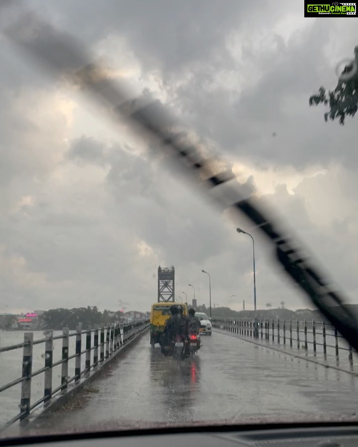 Meera Nandan Instagram - ഒരു മഴ പെയ്തതിന്റെ സന്തോഷം #endekochi #rainyday #fortkochi #allheart #kochiislove #home #positivevibes #instagood #kochi Fort Kochi