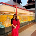 Meera Nandan Instagram - ഗുരുവായൂരമ്പല നടയിൽ ✨ #bliss #earlymorning #love #positivevibes #purebliss #guruvayoor #home #kerala #allheart Guruvayoor, India
