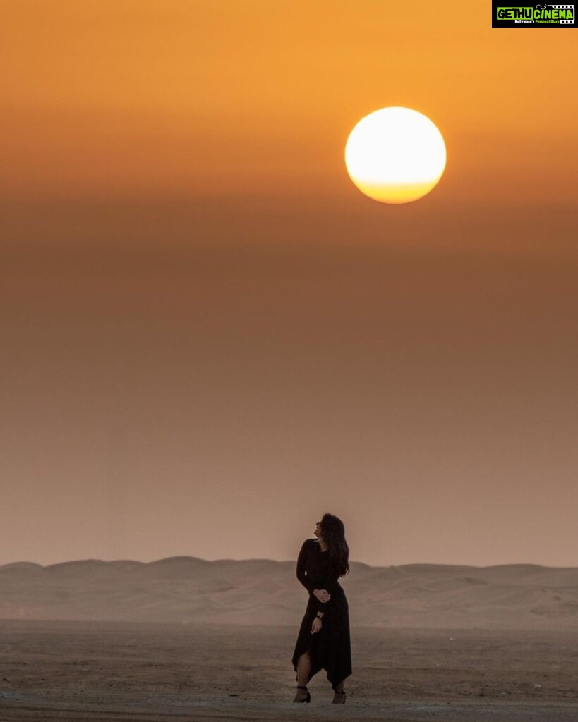 Meera Nandan Instagram - Constant 😌 📸 @iarjunphotography #happyweekend #saturday #love #allsmiles #onlylove #positivevibes #dubai #instagood #picoftheday #sunrise #iphonephotography #mydubai Dubai, United Arab Emirates