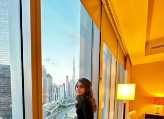 Meera Nandan Instagram - Some nights and this city 🖤 . #dubai #anantaradubai #mydubai #girlsnight #love #black #positivevibes #instagood Anantara Downtown Dubai Hotel
