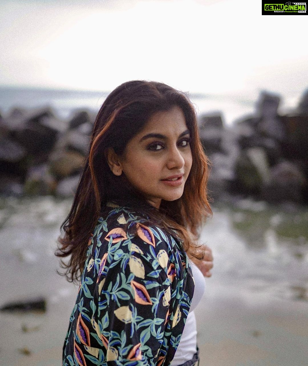 Meera Nandan Instagram - This weather is all 💓