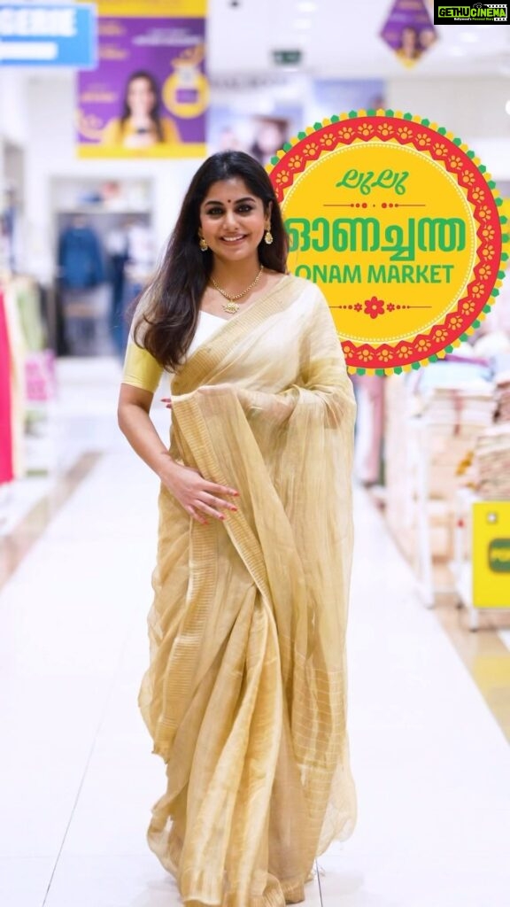 Meera Nandan Instagram - ഈ ഓണം സൂപ്പർ ആക്കാൻ @luluhypermarkets അവതരിപ്പിക്കുന്ന ഓണം offers എന്തൊക്കെയാ എന്ന് നോക്കിയാലോ 🌸 #onamwithlulu #luluonam #onamoffers #happyonam #onam #onachandhantha #kerala Dubai, United Arab Emirates