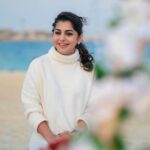 Meera Nandan Instagram - Merry Christmas lovely people ♥️🎄🍷 . 📸 @vibethinks #christmas #winter #wine #love #positivevibes #xmas #tree #instagood #festivities #happy #allsmiles #picoftheday #dubai Dubai, United Arab Emirates