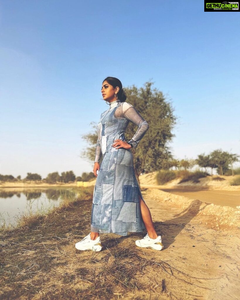 Meera Nandan Instagram - ☀️ 💫 📸 @iarjunphotography #alqudra #dubaimorning #blue #happiness #love #dubai #happy #mydubai #positivevibes #instagood #saturday #happyweekend Dubai, United Arab Emirates