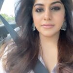 Meera Nandan Instagram - Felt cute might delete later 💁🏻‍♀️🙇🏻‍♀️ #happyweekend #chumma #happy #weekendvibes #instagood #allsmiles #allheart #carfie #kochi #dubai #positivevibes #mydubai