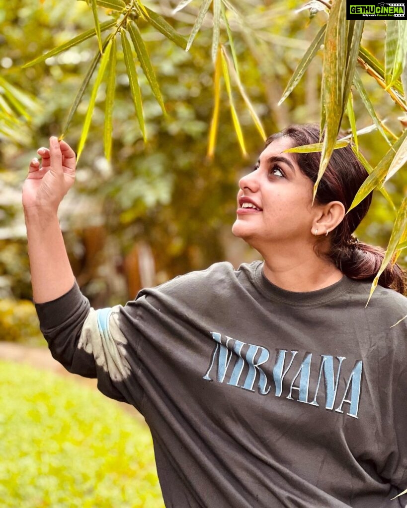Meera Nandan Instagram - Finding the bright spot on a gloomy day.. 🌧️ 📸 @ajn.nef . #rainydays #thisweather #love #happy #gloomyday #friday #positivevibes #instagood #raindrops