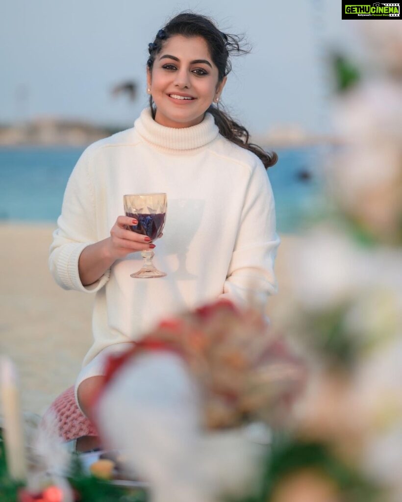 Meera Nandan Instagram - Still waiting for my Santa 🎅🏼♥️🎄🍷 . 📸 @vibethinks #christmas #winter #wine #love #positivevibes #xmas #tree #instagood #festivities #happy #allsmiles #picoftheday #dubai Dubai, United Arab Emirates