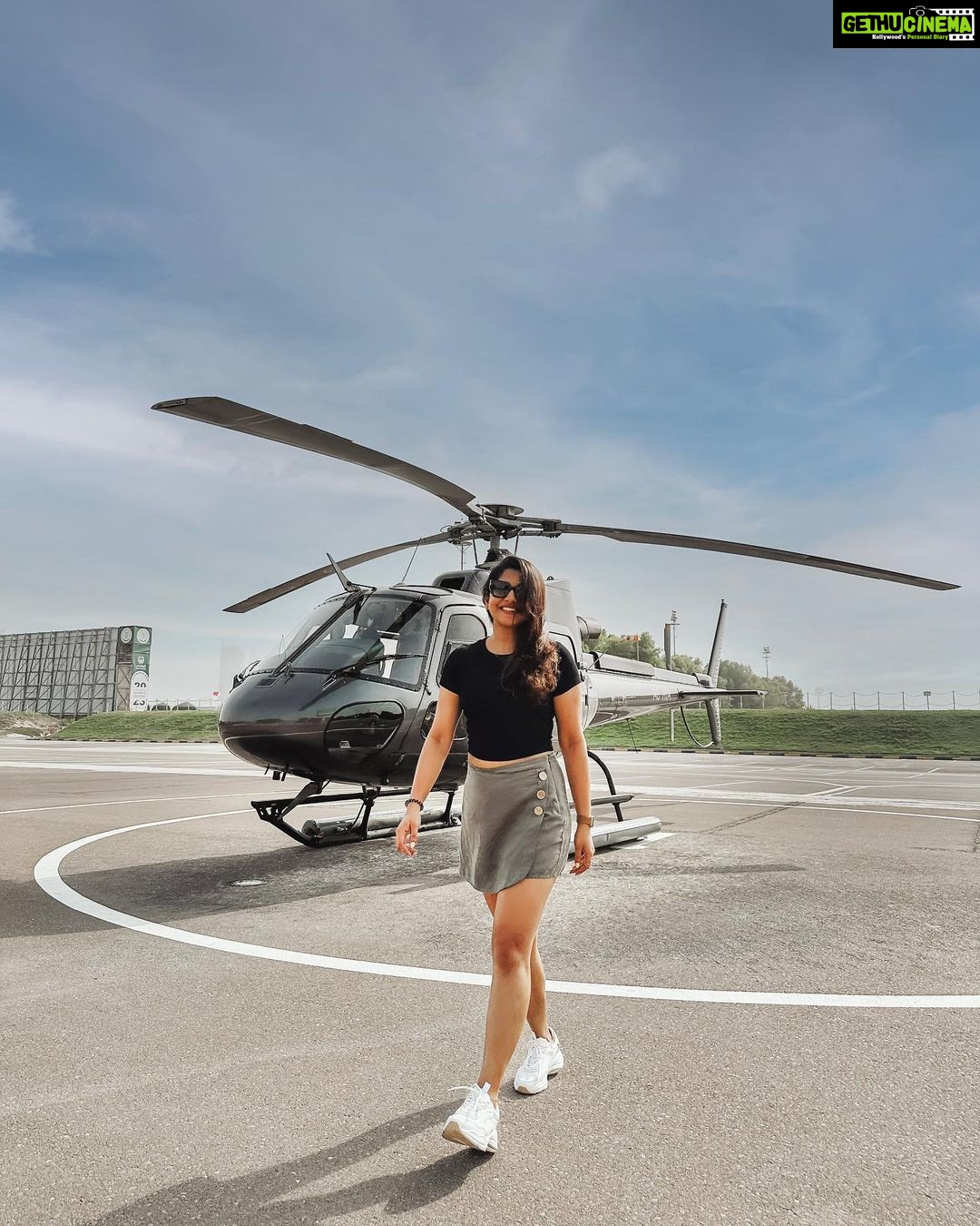 Meera Nandan Instagram - Up in the air 🚁 (എയറിലാ) @_ahmed.abbas @helidubai #upintheair #happymoments #instagood #positivevibes #onlysmiling #air #helidubai #saturday #dubai #mydubai #slay #ontopoftheworld #goodvibes HeliDubai