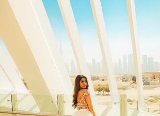 Meera Nandan Instagram - The Soleil Neige series. PC @dubaiphotographer Makeup @unnips Hair @sajithandsujith Costume @designer_24uae Styling @dinstyling . #happyholi #thesoleilneigeseriesbymeeranandan #photoshoot #dubai #mydubai #princessfeels Dubai, United Arab Emirates