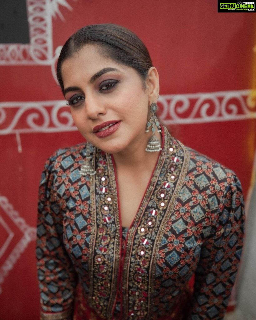 Meera Nandan Instagram - Channeling my inner Bollywood fantasy 💃🏻 @hazilmjalal @sajithandsujith @klumbyprajinajaanaki @aiqah_thestore #bollywood #lehenga #happy #allsmiles #onlysmiles #instagood #happyness #bolechudiyan #positivevibes #indianwear #allheart #kochi