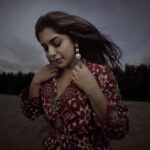 Meera Nandan Instagram – Wind. 

📸 @shajeerzeer 
💄 @unnips 
👗 @thejodilife 

#beach #life #lifemoveson #onlylove #happyness #kochi #peace #positivevibes #instagood #love #windy #mood #sunday Vypin Beach