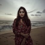 Meera Nandan Instagram - Peace. 📸 @shajeerzeer 💄 @unnips 👗 @thejodilife #beach #life #lifemoveson #onlylove #happyness #kochi #peace #positivevibes #instagood #love #dolledup #mood
