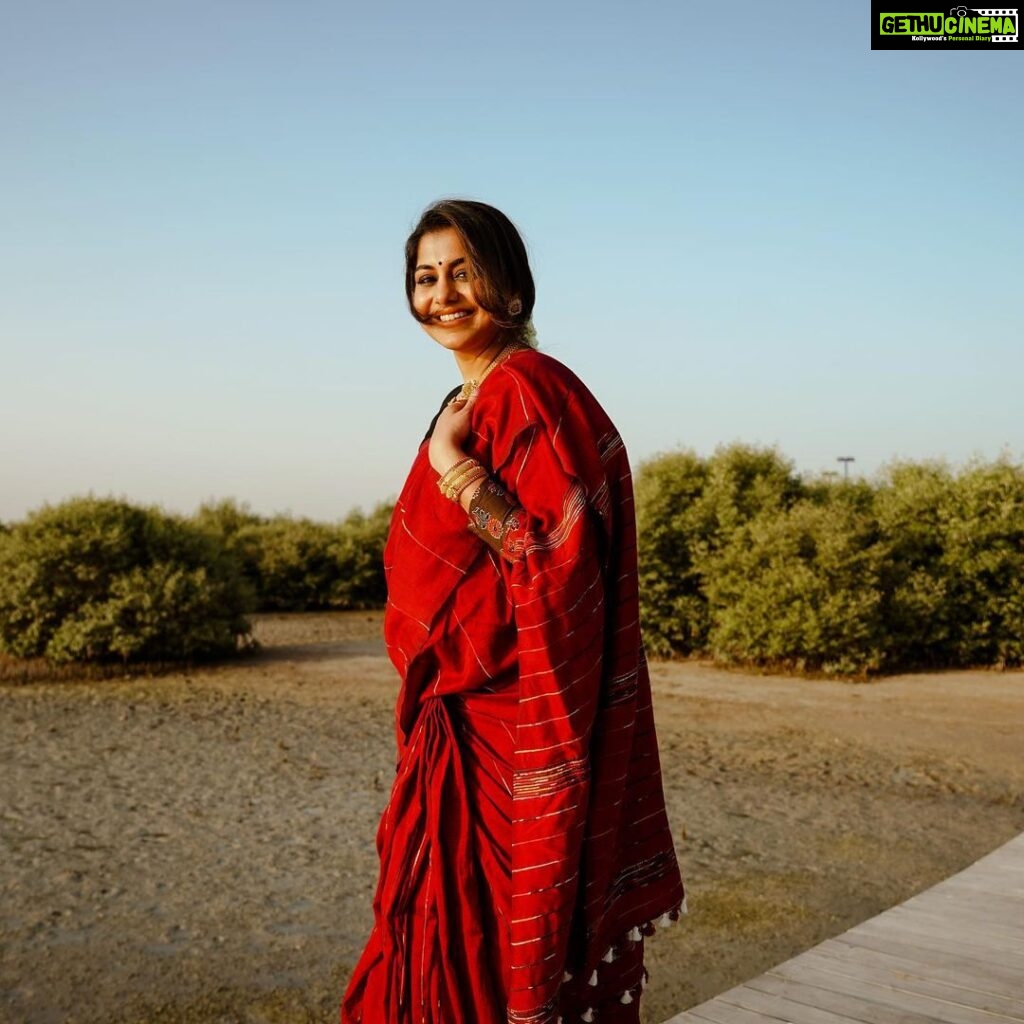 Meera Nandan Instagram - ♥️ Jewellery @bhimajewellersme #red #saree #instagood #onlysmile #positivevibes #happy #love #sareelove #indian #confidence Dubai, United Arab Emirates