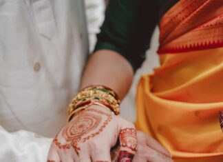 Meera Nandan Instagram - ♾️ For life ♥️ Photographer : @lightsoncreations Makeup : @unnips Styled by : @styledbysmiji Jewellery : @amaera_jewels #engaged #love #finally Kochi, India