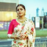 Meera Nandan Instagram - Last onam pic #not 🫠 📸 @shamseersiddique #lastone #postonam #onam #happiness #mydubai #onamindubai #allheart #onlylove #kerala #positivevibes #instagood #sareelove Dubai, United Arab Emirates