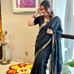 Meera Nandan Instagram – Who said you can’t wear black saree for onam 😁🖤

ഉത്രാടദിനാശംസകൾ 🌼

#onam #blacksaree #love #onamwishes #happyonam #onamindubai #pravasi #naadu #happy #instagood #kerala #positivevibes #allsmiles Dubai, United Arab Emirates