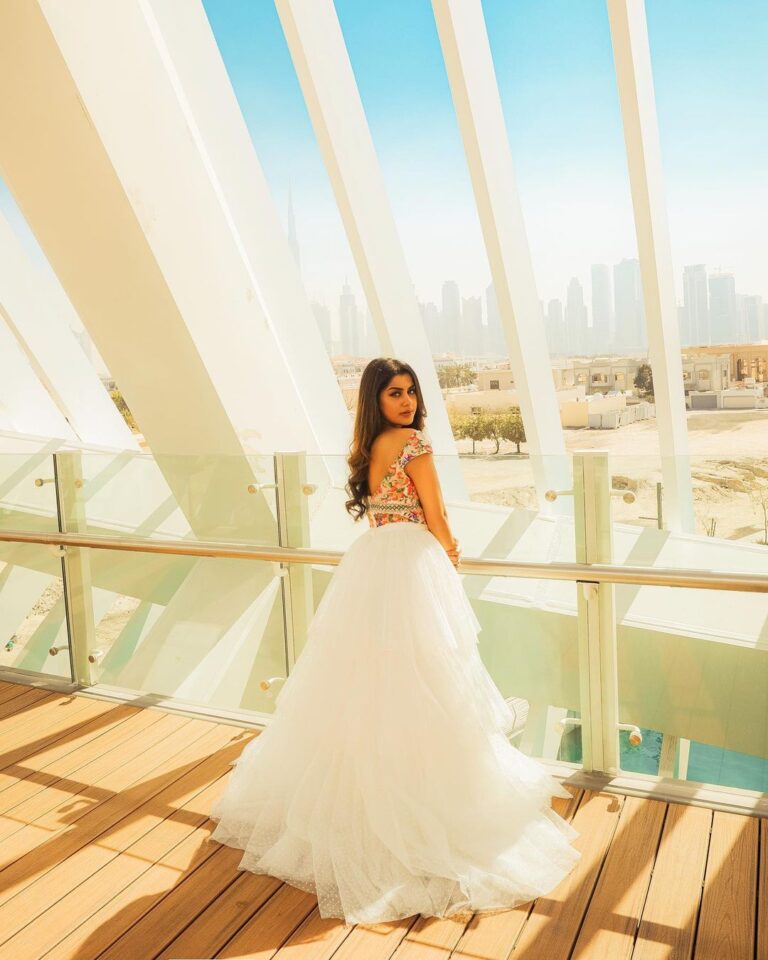 Meera Nandan Instagram - The Soleil Neige series. PC @dubaiphotographer Makeup @unnips Hair @sajithandsujith Costume @designer_24uae Styling @dinstyling . #happyholi #thesoleilneigeseriesbymeeranandan #photoshoot #dubai #mydubai #princessfeels Dubai, United Arab Emirates