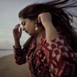 Meera Nandan Instagram – Wind. 

📸 @shajeerzeer 
💄 @unnips 
👗 @thejodilife 

#beach #life #lifemoveson #onlylove #happyness #kochi #peace #positivevibes #instagood #love #windy #mood #sunday Vypin Beach
