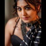 Meera Nandan Instagram - Sanskari with black saree 🖤 📸 @jiksonphotography 💄 @unnips 🥻 @roukabysreejithjeevan Styling @srindaa #blacksaree #love #only #friends #sareelove #instagood #positivevibes #just #kochi #throwbackthursday #thursday #saree #indian #nari Dubai, United Arab Emirates