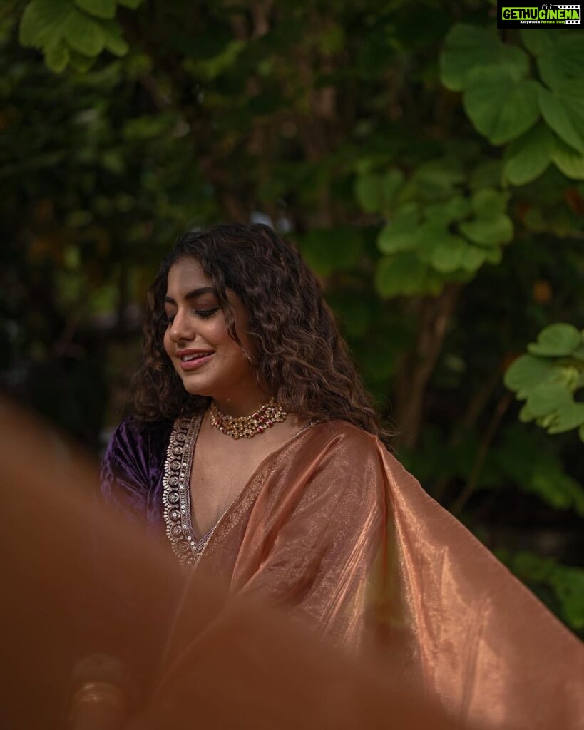 Meera Nandan Instagram - Just feeling playful 💜 @parvathy.prasad_ @unnips @resha_by_rehana_shana @bcos_its_silver #onlylove #playful #kerala #kochi #green #violet #violetevergarden #instagood #positivevibes #happyweekend #sunday #love #allheart #fun #funday #romance Dubai, United Arab Emirates
