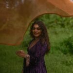 Meera Nandan Instagram - Tough? Laugh it off.., keep going 💜 @parvathy.prasad_ @unnips @resha_by_rehana_shana @bcos_its_silver #onlylove #laughter #kerala #kochi #green #violet #violetevergarden #instagood #positivevibes #happyweekend #friyay #love #allheart Dubai, United Arab Emirates