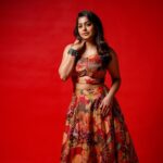Meera Nandan Instagram - 💃🏻 @jiksonphotography @unnips @labelpallavinamdev @srindaa #bolechudiyan #allsmiles #happy #instagood #love #picoftheday #laughter #kochi #positivevibes #thursday #lehenga #redlehenga Dubai, United Arab Emirates
