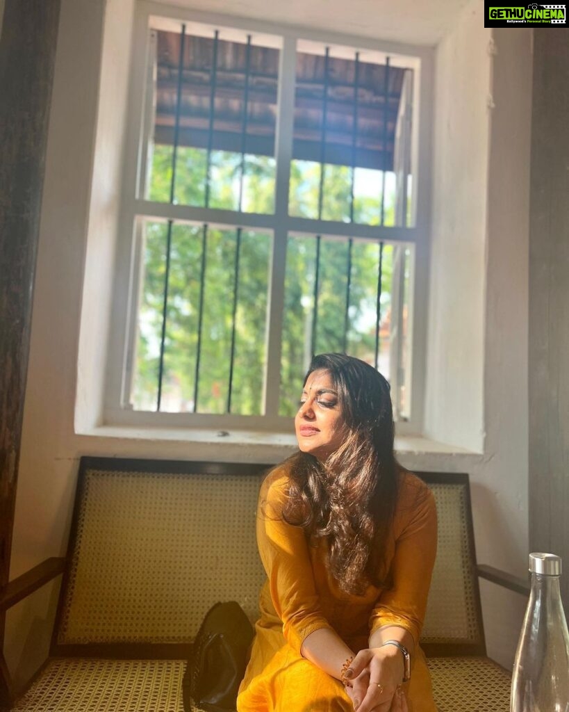 Meera Nandan Instagram - ☀️♥️ #fortkochi #lilacafe #sunkissed #goldenhour #kochi #choodu #happy #mood #instagood #solitude #positivevibes #allheart #mylife #endenaadu Fort Kochi