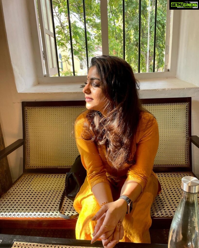 Meera Nandan Instagram - Vibe ✨ #fortkochi #missingkochi #sunkissed #lila #throwback #vibe #positivevibes #instagood #happy #allsmiles Fort Kochi