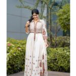 Megha Akash Instagram - •🤍• Styled by @officialanahita Outfit: @shraddharambhia_official x @viralmantra Pic: @srujanluckyphotography #work #love #hyderabad