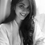 Megha Akash Instagram - Just wing it 🤍 ! #love #vintage #blackandwhitephotography