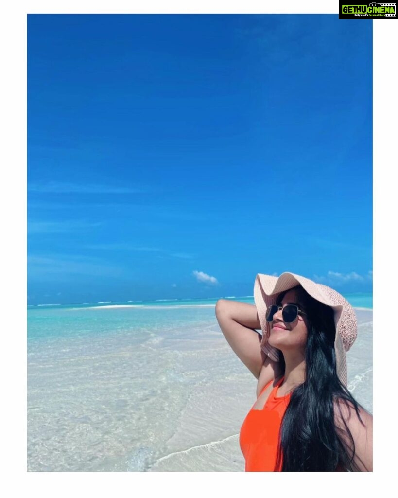Megha Akash Instagram - •🧜‍♀️ 🐚 🌊 • #paradise #PickyourtrailToRiuPalace #travel #love Hotel Riu Palace Maldivas
