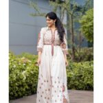Megha Akash Instagram - •🤍• Styled by @officialanahita Outfit: @shraddharambhia_official x @viralmantra Pic: @srujanluckyphotography #work #love #hyderabad